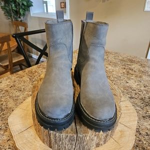 Womens Chelsea Boots